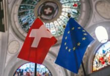 Швейцария закрыла банк, который США обвинили в отмывании денег для Медведчука и Курченко