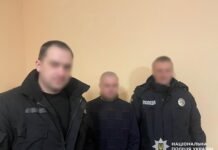 На Чернігівщині на узбіччі виявили автомобіль із тілом чоловіка з вогнепальними пораненнями