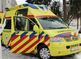 Замість подарунків – допомога Україні: подружжя з Бельгії придбало «швидку» для військових Чернігівщини