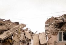 “Прилетіло” у будинок чи квартиру: куди бігти, що робити – пояснюємо покроково