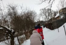 На Чернігівщині пацієнтку з набряком легень доставляли до «швидкої» на санчатах