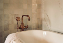 В РФ экс-замминистра утонул в собственной ванне: признаков криминала не нашли