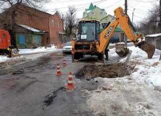 Ускладнено рух транспорту на вулиці Воскресенській у Чернігові: що відомо
