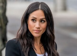 Меган Маркл в День влюбленных показала редкий кадр с дочкой на руках у принца Гарри (фото)