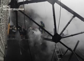 Рятувальники показали наслідки нічної атаки російських БпЛА по місту Новгород-Сіверський