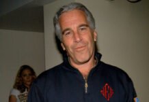 Официальная версия под сомнением: неизвестный заключенный заходил в камеру Эпштейна в ночь его смерти