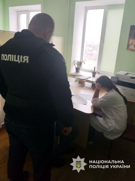 Брала гроші від ухилянтів за фіктивні діагнози: на Чернігівщині викрили лікарку ВЛК