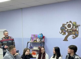 Їли торт у формі кубу: популярному молодіжному центру з Чернігівщини – 6 років