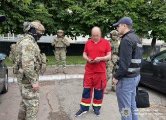 8 тисяч доларів, щоб втекти за кордон: у Чернігові викрили злочинну схему медиків