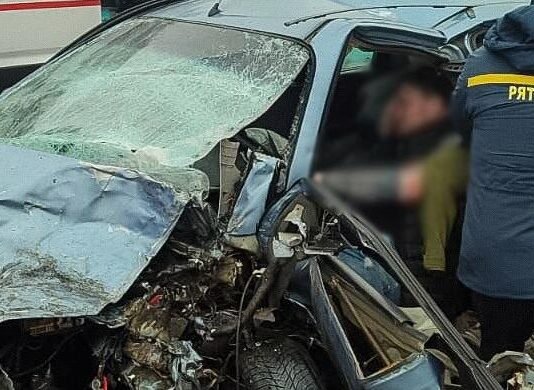 Постраждало троє людей: на Чернігівщині зіткнулися дві автівки