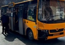 У Чернігові міський автобус потрапив у ДТП