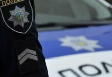 Вдарила дерев’яним брусом: патрульні Чернігова допомогли жінці з травмою голови