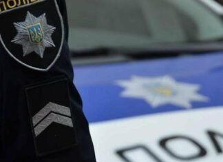 Вдарила дерев’яним брусом: патрульні Чернігова допомогли жінці з травмою голови