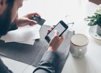 «Пришли к нам»: хакеры, которые взломали недавно «А-банк», пытаются атаковать еще один банк