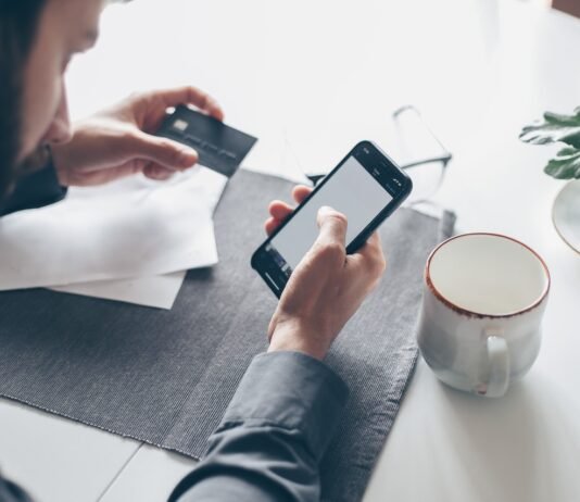 «Пришли к нам»: хакеры, которые взломали недавно «А-банк», пытаются атаковать еще один банк