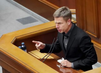 Скандал в Раде: нардепы Гончаренко и Княжицкий обвинили друг друга в работе на РФ (видео)