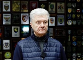 Порошенко в Politico: Любые территориальные уступки, вынесенные на референдум, расколют украинцев
