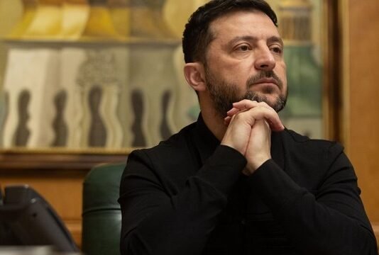 КМИС: 61% украинцев доверяют Зеленскому, однако растет часть тех, кто доверяет ему, опираясь на «государственную позицию»