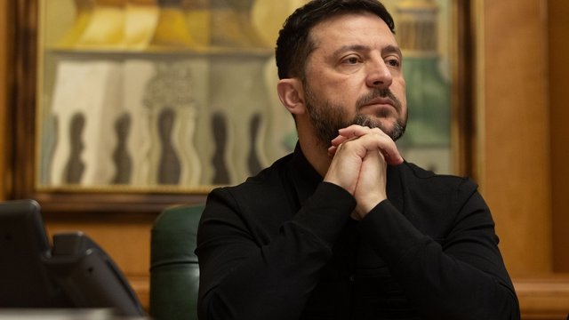 КМИС: 61% украинцев доверяют Зеленскому, однако растет часть тех, кто доверяет ему, опираясь на «государственную позицию»