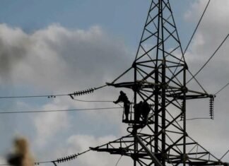 Аварія на високовольтній лінії: у двох громадах на Чернігівщині зникло світло