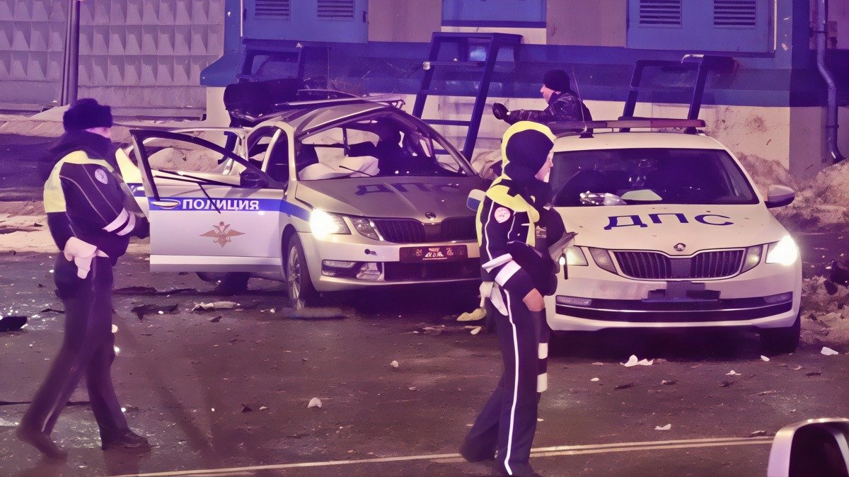 В центре Москвы взорвали автомобиль ДПС: погиб лейтенант, подробности инцидента (видео)