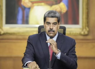 Не может заплатить адвокату: Мадуро требует прекратить судить его за наркотерроризм