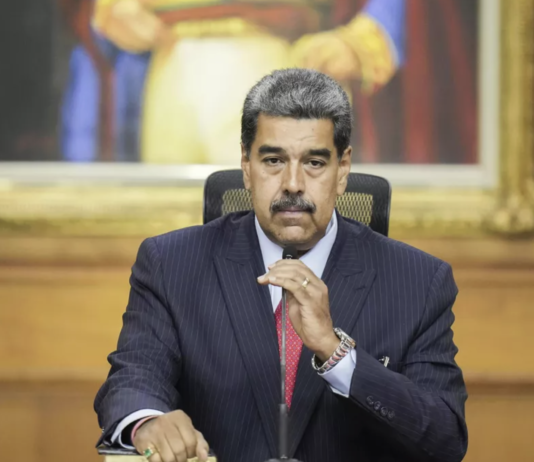 Не может заплатить адвокату: Мадуро требует прекратить судить его за наркотерроризм