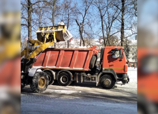 Від переходів і зупинок: чернігівські комунальники вивозять сніг