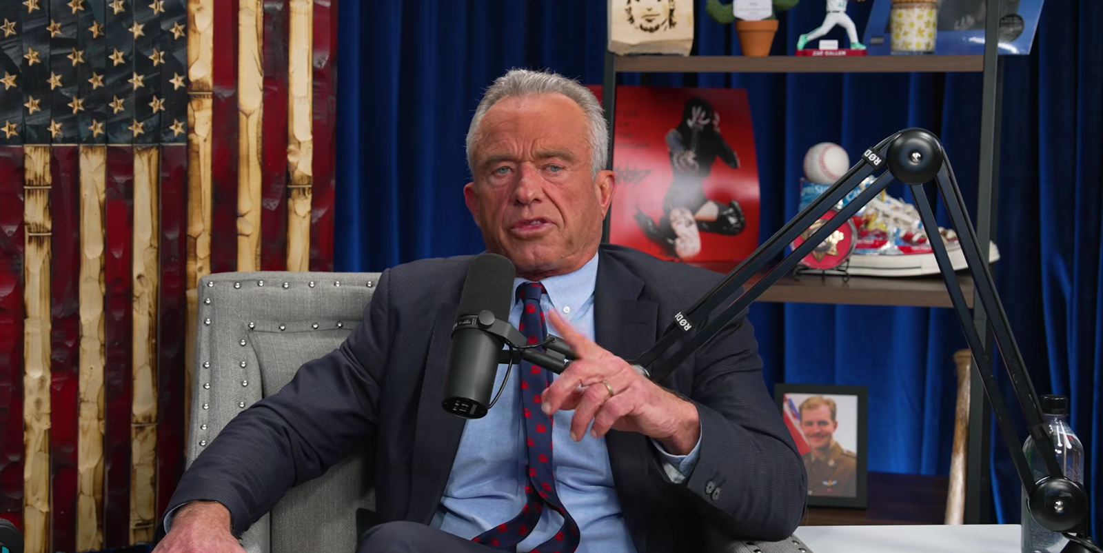 «Я не боюсь микробов»: глава Минздрава США Кеннеди-младший признался, что «нюхал кокаин с унитазов»