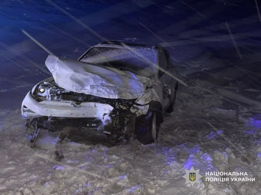 На Чернігівщині мікроавтобус потрапив у ДТП: вісім людей зазнали травм (Фото)