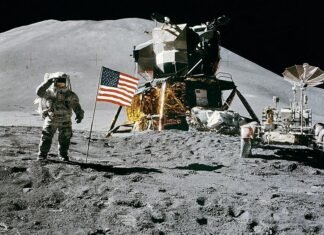 Скандал с астронавтами NASA: они продавали контрабанду, которую взяли на Луну (фото)