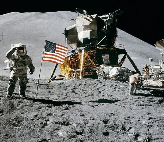 Скандал с астронавтами NASA: они продавали контрабанду, которую взяли на Луну (фото)