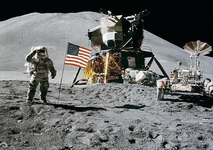 Скандал с астронавтами NASA: они продавали контрабанду, которую взяли на Луну (фото)