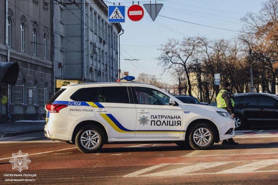 Зупинили за порушення ПДР: 37-річному чернігівцю за опір патрульним світить два роки за гратами