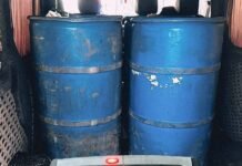 У Чернігові в мікроавтобусі патрульні знайшли чотири бочки зі спиртом