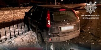 П‘яний водій у Чернігові влаштував ефектну ДТП: від автомобілів до паркану