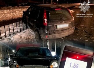 П‘яний водій у Чернігові влаштував ефектну ДТП: від автомобілів до паркану