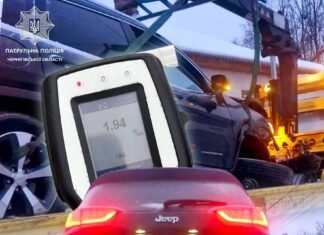 У Чернігові п‘яний водій Jeep врізався у металеві стовпчики