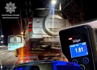 Керував п‘яним та з вимкненими фарами: у Чернігові зупинили 63-річного водія Suzuki