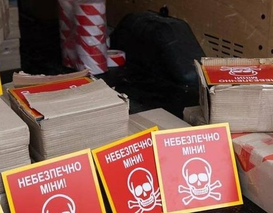 Чернігівським рятувальникам передали 2500 маркувальних знаків та 35 км стрічки
