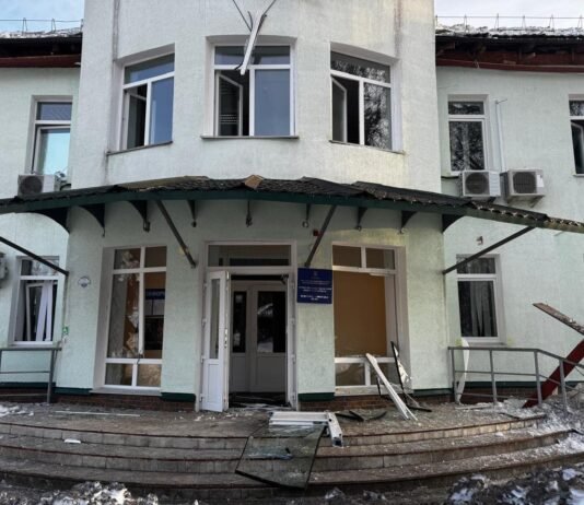 Російські БпЛА вдарили по центру Новгород-Сіверського: є поранені