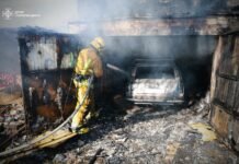 У Чернігові горіла господарча будівля: на місці знайшли тіло чоловіка