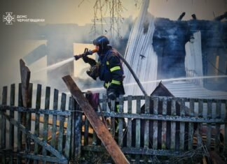 Внаслідок удару російського БпЛА загорівся будинок на Чернігівщині: загинув 95-річний чоловік