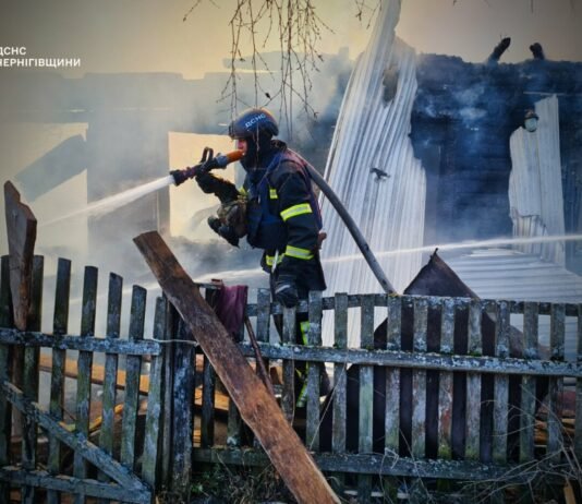 Внаслідок удару російського БпЛА загорівся будинок на Чернігівщині: загинув 95-річний чоловік