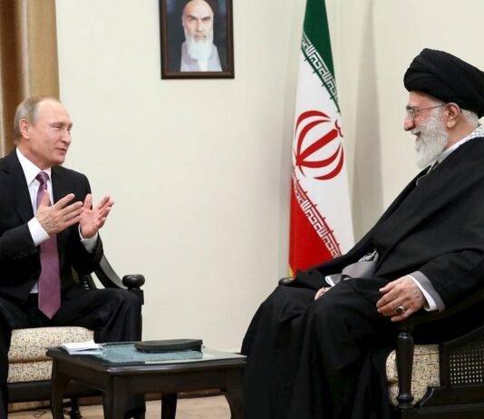 Боится «дворцового переворота»: смерть аятоллы Хаменеи усилила паранойю Путина, — Politico