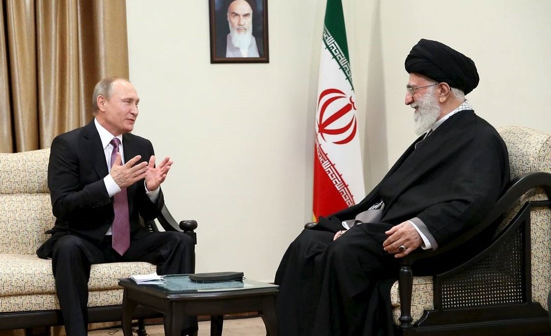 Боится «дворцового переворота»: смерть аятоллы Хаменеи усилила паранойю Путина, — Politico