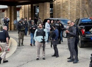 Теракт в еврейской школе: авто, протаранившее синагогу, было набито взрывчаткой, — CNN