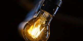 Завтра в Україні графіки відключень світла будуть діяти з 8:00