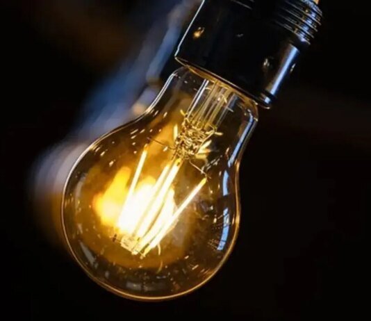 Завтра в Україні графіки відключень світла будуть діяти з 8:00