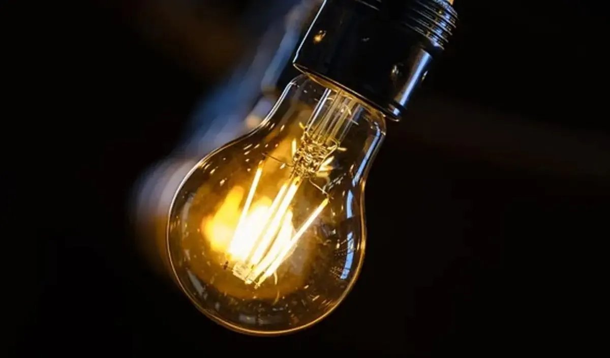 Завтра в Україні графіки відключень світла будуть діяти з 8:00